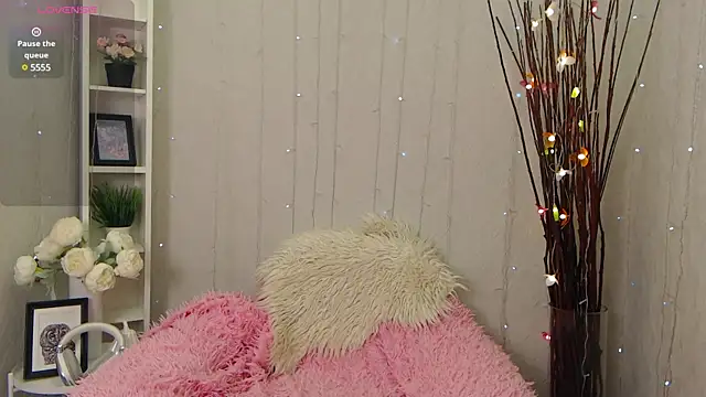 Snapshot of Holygirl_ chatting on March 2025 01:43:01 AM Holygirl  online show from March 2025 01:43:01 AM