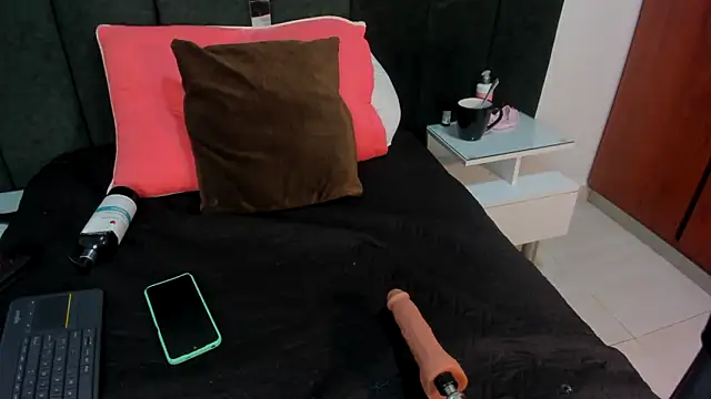 Annita001 online show from March 2025 12:00:01 PM