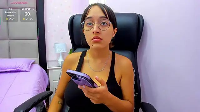 MelodyWinx online show from November 2025 01:05:02 PM