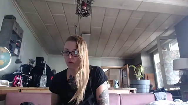 Astrid-Gilbert online show from February 2025 11:01:02 AM