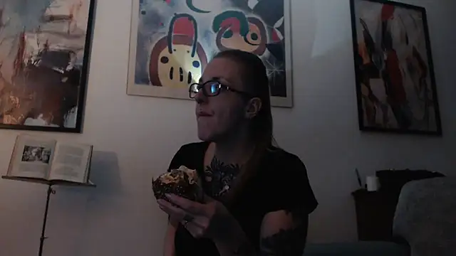 Astrid-Gilbert online show from February 2025 09:00:01 PM