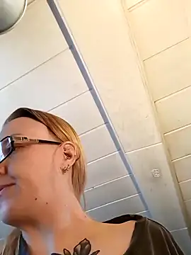 Astrid-Gilbert online show from October 2025 08:02:02 AM