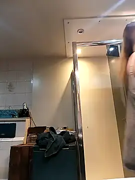 Astrid-Gilbert online show from February 2025 07:54:02 AM