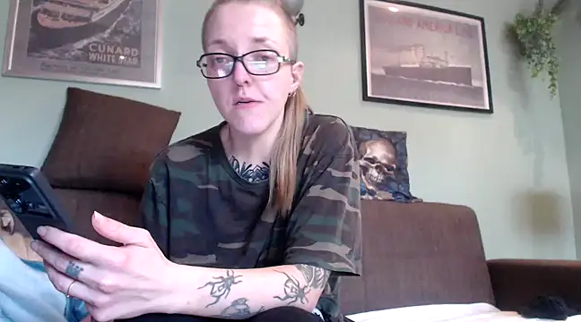 Astrid-Gilbert online show from February 2025 09:01:02 AM