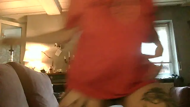 Astrid-Gilbert online show from December 2025 10:10:01 AM