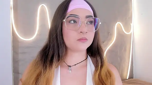 Shanntal  online show from March 2026 07:59:02 PM