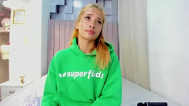 zoe taylorr1 online show from February 2025 02:46:02 AM
