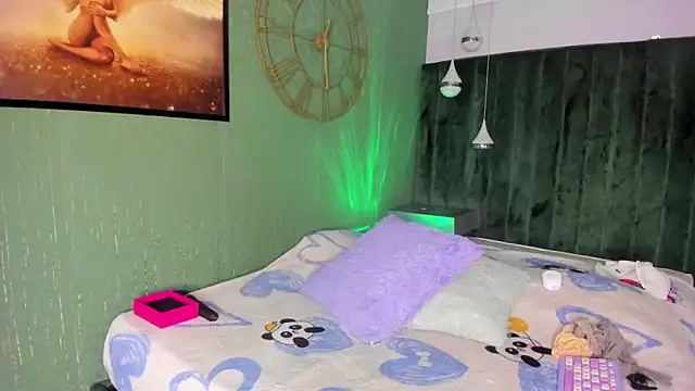 zoe taylorr1 online show from November 2025 05:00:01 AM