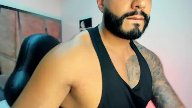 Snapshot of LeandroRusso chatting on February 2025 07:32:02 PM LeandroRusso online show from February 2025 07:32:02 PM