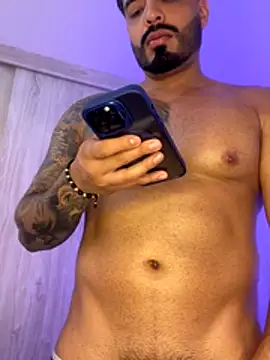 Snapshot of LeandroRusso chatting on November 2025 06:46:02 PM LeandroRusso online show from November 2025 06:46:02 PM