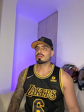 Snapshot of LeandroRusso chatting on November 2025 11:08:02 PM LeandroRusso online show from November 2025 11:08:02 PM