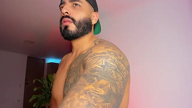 Snapshot of LeandroRusso chatting on March 2025 02:29:01 AM LeandroRusso online show from March 2025 02:29:01 AM