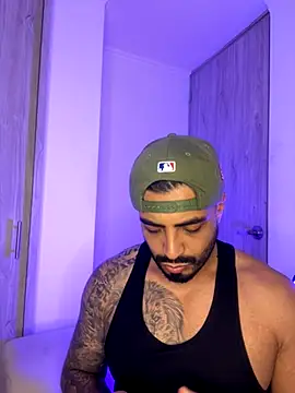 Snapshot of LeandroRusso chatting on November 2025 11:53:01 PM LeandroRusso online show from November 2025 11:53:01 PM