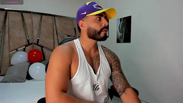 Snapshot of LeandroRusso chatting on February 2025 08:33:02 PM LeandroRusso online show from February 2025 08:33:02 PM