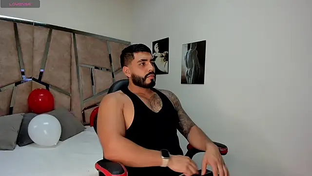 Snapshot of LeandroRusso chatting on February 2025 08:12:01 PM LeandroRusso online show from February 2025 08:12:01 PM