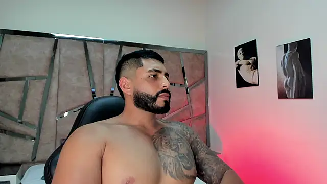 Snapshot of LeandroRusso chatting on February 2025 11:10:02 PM LeandroRusso online show from February 2025 11:10:02 PM