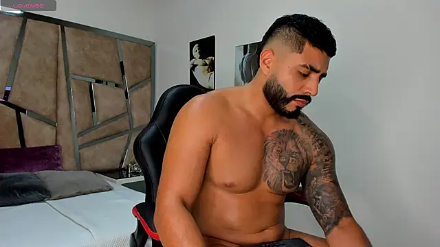 Snapshot of LeandroRusso chatting on February 2025 02:12:02 AM LeandroRusso online show from February 2025 02:12:02 AM