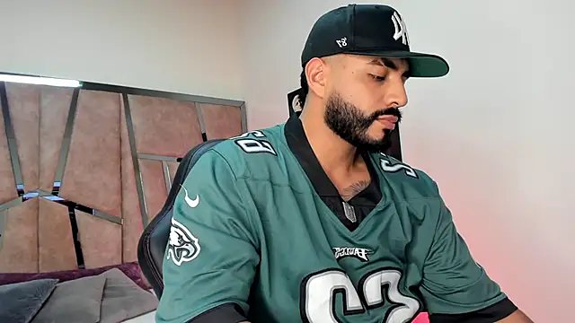 Snapshot of LeandroRusso chatting on February 2025 08:03:02 PM LeandroRusso online show from February 2025 08:03:02 PM