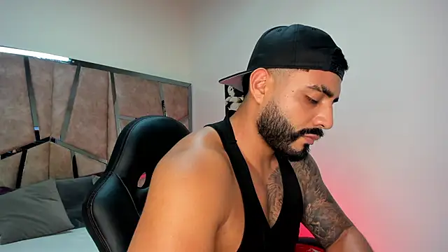 Snapshot of LeandroRusso chatting on February 2025 02:07:02 AM LeandroRusso online show from February 2025 02:07:02 AM