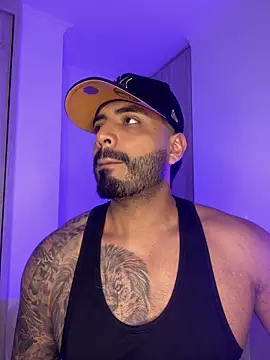 Snapshot of LeandroRusso chatting on November 2025 12:25:01 AM LeandroRusso online show from November 2025 12:25:01 AM