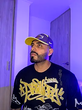 Snapshot of LeandroRusso chatting on November 2025 12:14:01 AM LeandroRusso online show from November 2025 12:14:01 AM