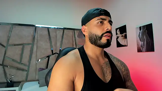 Snapshot of LeandroRusso chatting on February 2025 07:58:02 PM LeandroRusso online show from February 2025 07:58:02 PM