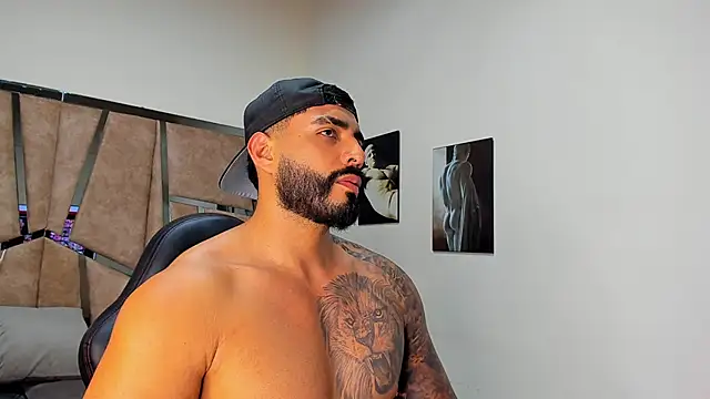 Snapshot of LeandroRusso chatting on March 2025 12:01:02 AM LeandroRusso online show from March 2025 12:01:02 AM