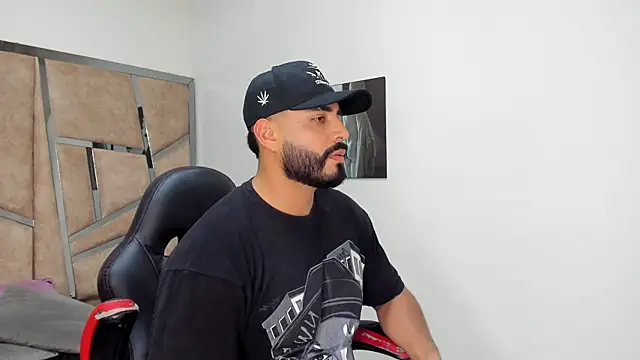 Snapshot of LeandroRusso chatting on February 2025 08:36:01 PM LeandroRusso online show from February 2025 08:36:01 PM