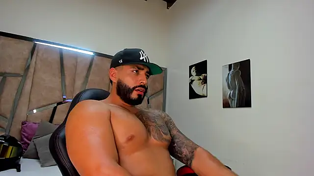 Snapshot of LeandroRusso chatting on March 2025 11:27:01 PM LeandroRusso online show from March 2025 11:27:01 PM