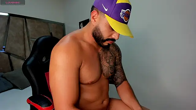 Snapshot of LeandroRusso chatting on February 2025 02:42:02 AM LeandroRusso online show from February 2025 02:42:02 AM