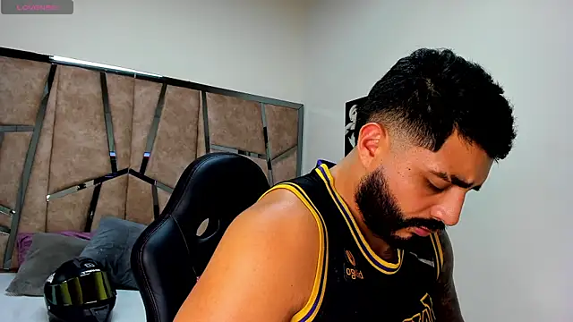 Snapshot of LeandroRusso chatting on March 2025 03:57:01 AM LeandroRusso online show from March 2025 03:57:01 AM