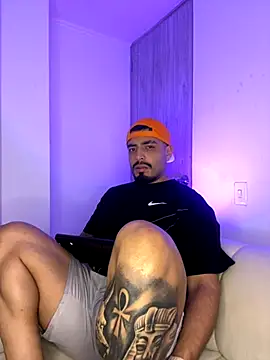 Snapshot of LeandroRusso chatting on September 2025 02:21:02 AM LeandroRusso online show from September 2025 02:21:02 AM