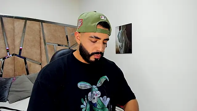 Snapshot of LeandroRusso chatting on March 2025 09:24:01 PM LeandroRusso online show from March 2025 09:24:01 PM