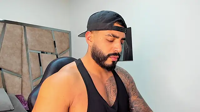 Snapshot of LeandroRusso chatting on March 2025 08:57:01 PM LeandroRusso online show from March 2025 08:57:01 PM