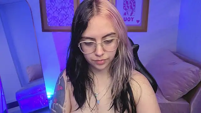 Snapshot of Hela_v chatting on January 2026 08:04:02 PM Hela v online show from January 2026 08:04:02 PM