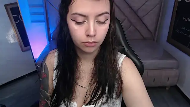 Hela v online show from May 2026 01:04:01 PM