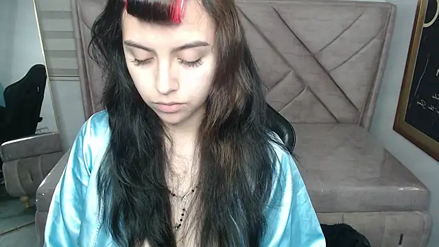 Hela v online show from May 2026 05:39:02 PM
