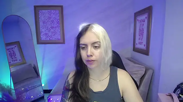 Snapshot of Hela_v chatting on September 2025 11:49:01 AM Hela v online show from September 2025 11:49:01 AM