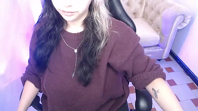 Hela v online show from March 2026 01:06:02 PM