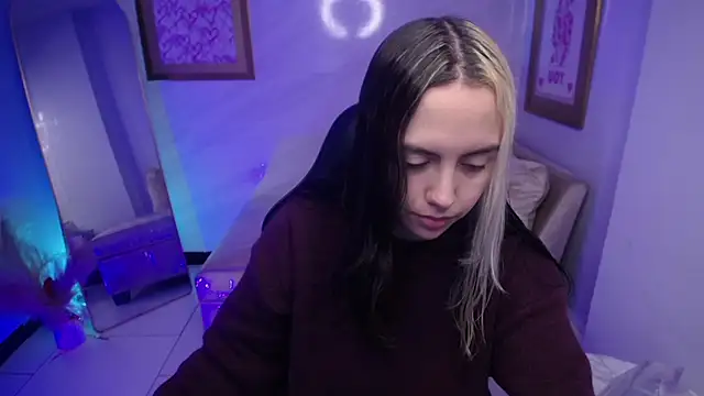 Snapshot of Hela_v chatting on September 2025 01:06:01 PM Hela v online show from September 2025 01:06:01 PM