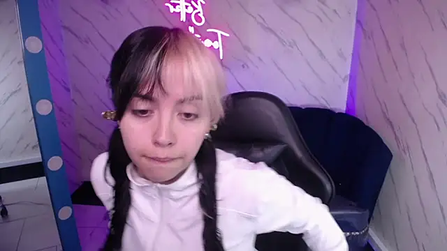 Snapshot of Hela_v chatting on February 2026 01:08:01 PM Hela v online show from February 2026 01:08:01 PM