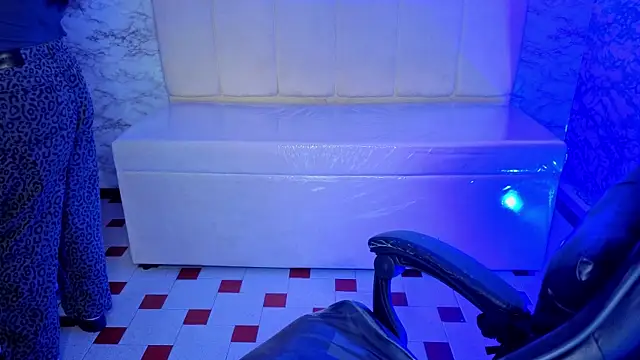 Hela v online show from April 2026 01:01:02 PM