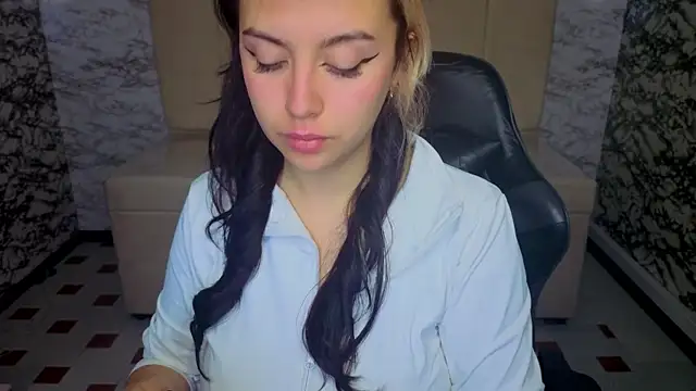 Hela v online show from April 2026 01:06:02 PM