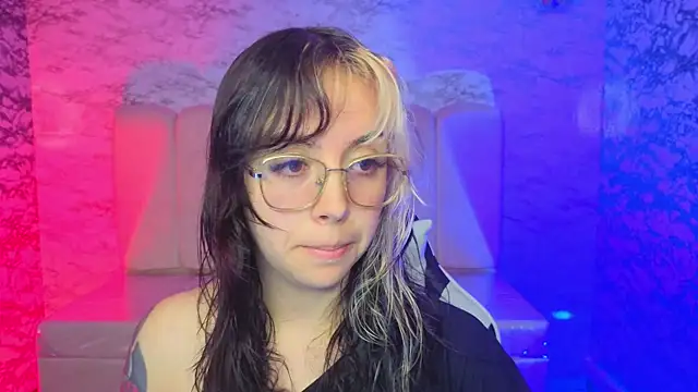 Hela v online show from March 2026 01:04:01 PM