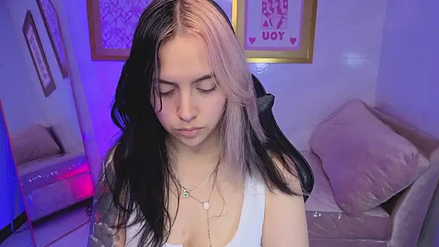 Snapshot of Hela_v chatting on January 2026 08:04:01 PM Hela v online show from January 2026 08:04:01 PM