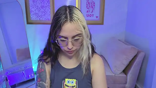 Snapshot of Hela_v chatting on November 2025 07:58:01 PM Hela v online show from November 2025 07:58:01 PM