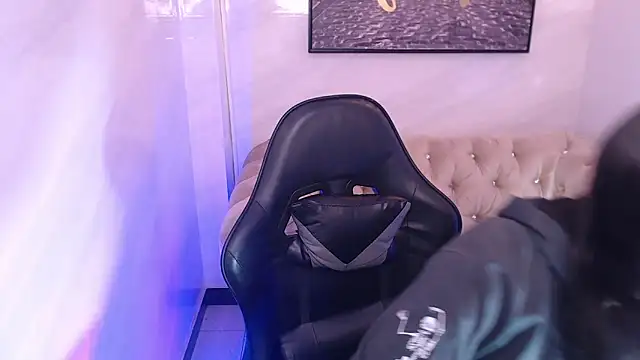 Hela v online show from March 2026 12:56:01 PM