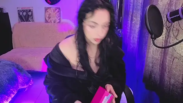 Hela v online show from July 2026 02:38:02 PM