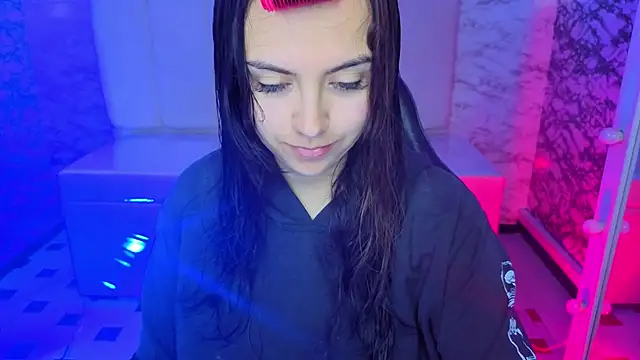 Hela v online show from April 2026 01:04:02 PM