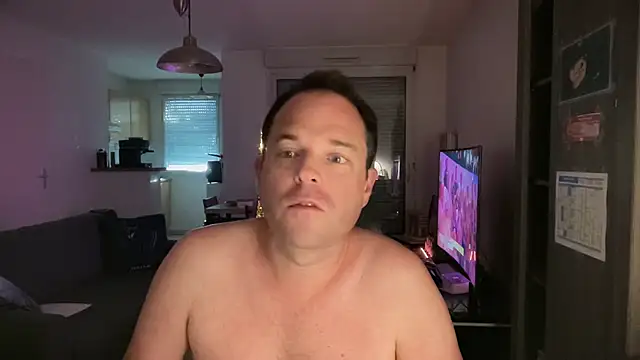 Funnyjul31 online show from April 2026 05:25:01 PM
